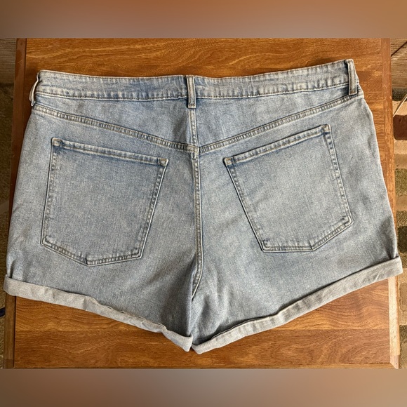 Old Navy High-Waisted OG Straight Jean Shorts Secret Smooth Pocket Light Wash 24 - Picture 7 of 8